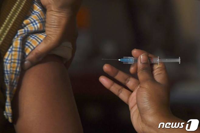 인도에서 코로나19 백신 접종이 실시되고 있다. © AFP=뉴스1