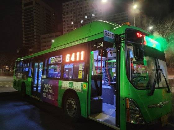 새해 첫 월요일, 새벽 4시 첫차인 6411번 버스. 여성국 기자