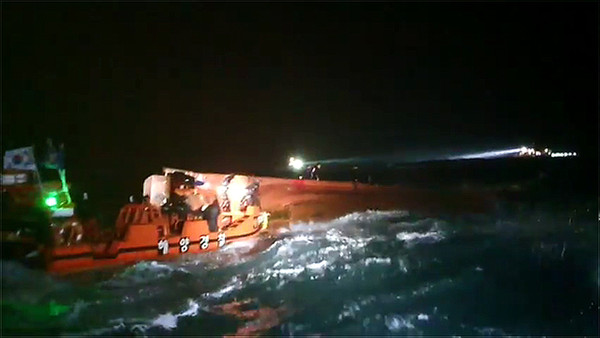 지난달 29일 제주항 북서쪽 약 2.6km 해상에서 전복된 한림선적 저인망어선 32명민호(제주해양경찰서)