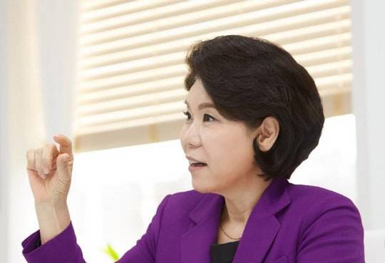 조은희(사진) 서초구청장이 연일 부동산 강경 발언을 쏟아내고 있다. <서초구청 제공>