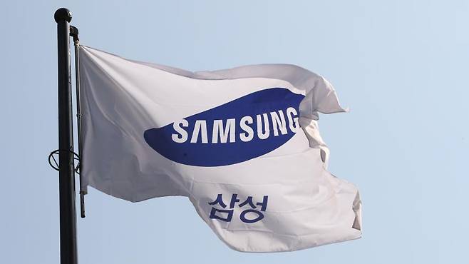 A Samsung Electronics’ corporate flag (Yonhap)