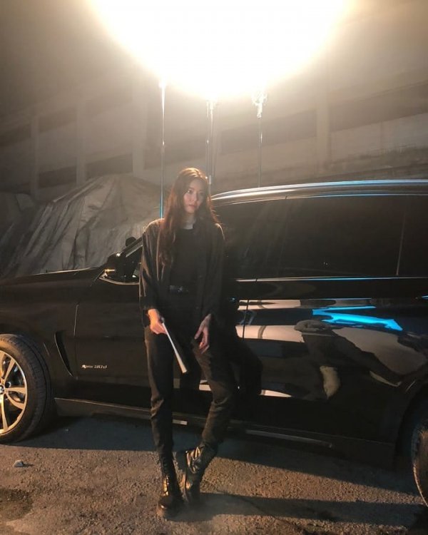 Lee Da-hee released a picture on his Instagram account on the 5th with a short article called Good Night.Lee Da-hee released the filming of the current drama TVN Drama Luca: The Power Rangers.In this photo, Lee Da-hee is showing off all-black fashion in front of a large black vehicle, with the rate of being from the model admiring.Meanwhile, Luca: The Power Rangers is a spectacle chase action play in which Geo (played by Kim Rae-won) who was chased because of his special ability, is the only one who confronts a huge conspiracy with the detective cloud of the homicide squad (Lee Da-hee), who remembers him.