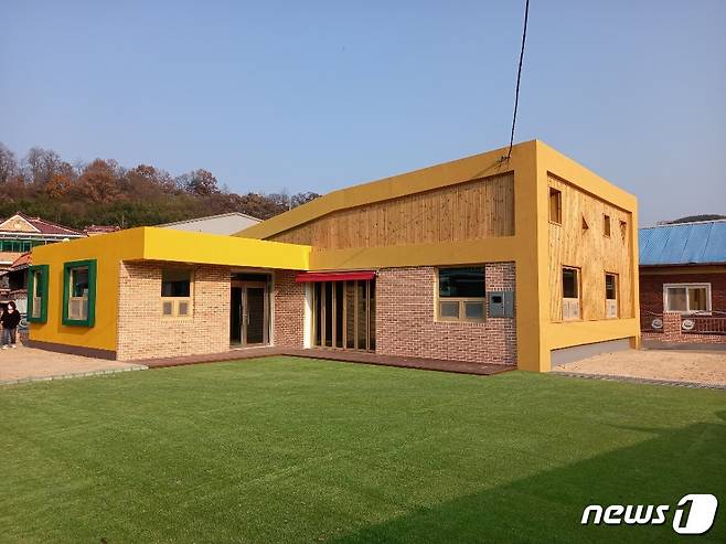 영동군 학산면에 건립한 공립 너나들이 지역아동센터. (영동군 제공)© 뉴스1