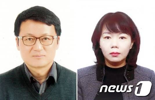 기업지원 성과기여 감사패를 받은 안종규 수도사업소장, 경제과 기업지원팀 손미선 팀장.(괴산군 제공)© 뉴스1
