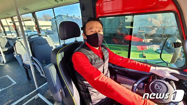 신속한 조치로 소중한 생명을 구한 마을버스 ‘바로온’ 운전기사 주대영 주임.(전주시설공단 제공) /© 뉴스1
