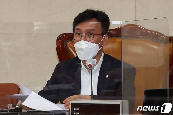 김민석 국회 보건복지위원장.  © News1 신웅수 기자