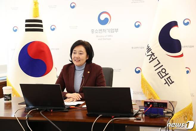 박영선 중기부 장관이 7일 비대면으로 열린 '경제계 신년인사회'에서 발언을 하고 있다. © 뉴스1