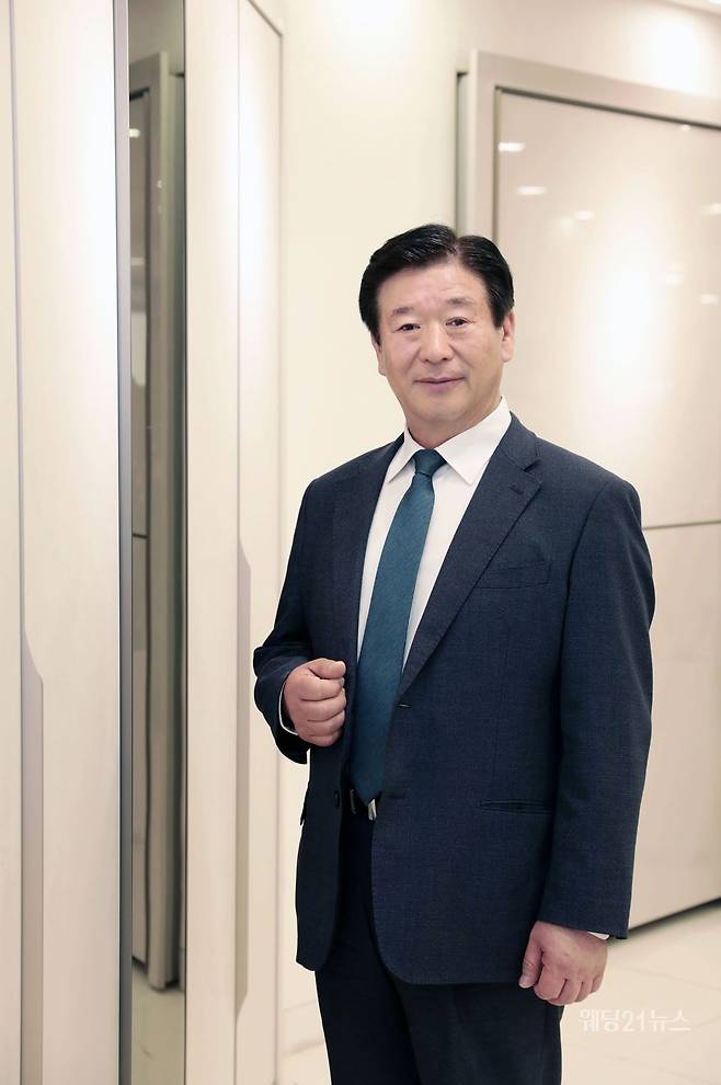 사진 : 에몬스가구 김경수 회장