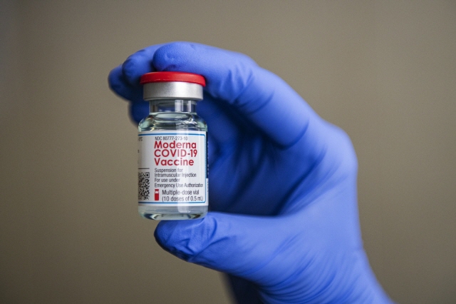 전 세계적으로 신속하게 개발 중인 코로나19 백신은 크게 4종류의 백신 플랫폼 기술이 사용되고 있다. 현재까지는 화이자·모더나의 RNA백신이 가장 빠르게 개발돼 각국에서 긴급 사용하고 있다./연합뉴스 제공