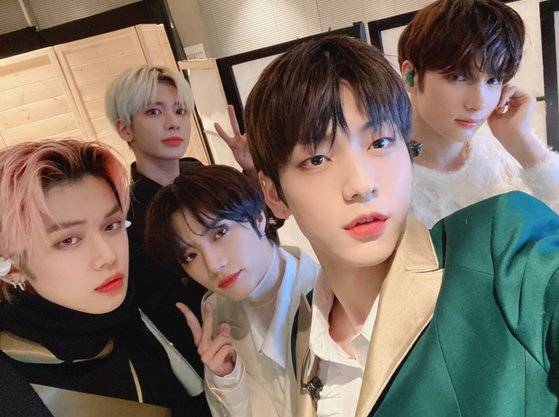 투모로우바이투게더