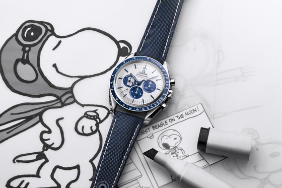 스위스 시계 브랜드 오메가는 스누피를 새겨 넣은 시계를 발매했다. 사진 오메가