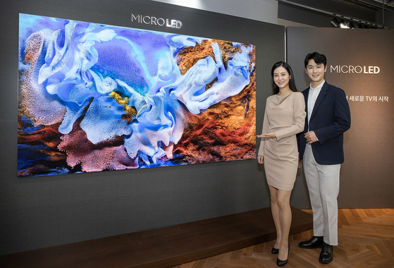 Models pose with Samsung Electronics' 110-inch Micro LED TV. [SAMSUNG ELECTRONICS]