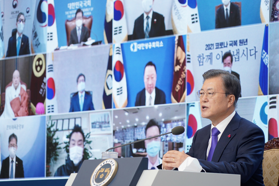 President Moon Jae-in speaks during a New Year's meeting with business and social leaders held via videoconference in the Blue House on Thursday. President Moon stressed the importance of national unity in 2021, saying the Covid-19 crisis has reminded the people that they are "connected" to one another. The president described 2021 as the year of "recovery" from the Covid-19 crisis. [NEWS1]