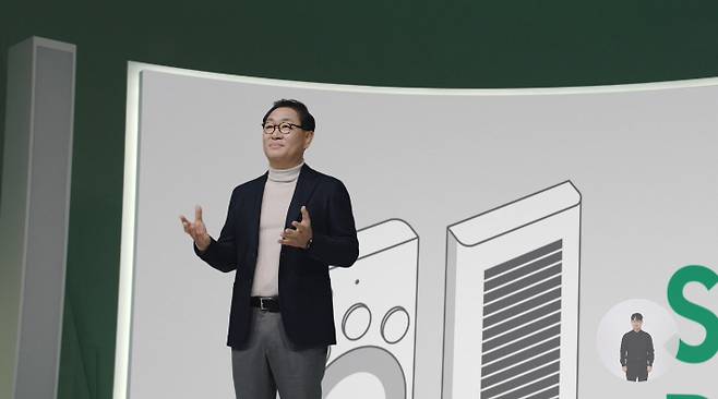 삼성전자 영상디스플레이사업부장 한종희 사장이 온라인으로 진행된 '삼성 퍼스트 룩 2021(Samsung First Look 2021)' 행사에서 삼성전자 TV 신제품과 전략을 설명하고 있다. 삼성전자 제공