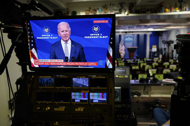 조 바이든 대통령 당선인은 “시위가 아니라 반란이다. 민주주의에 대한 전례 없는 공격이다”이라면서 “트럼프 대통령이 직접 TV 생방송에 출연해 의사당 포위를 끝내라고 촉구해야 한다”는 입장을 밝혔다./사진=AP 연합뉴스