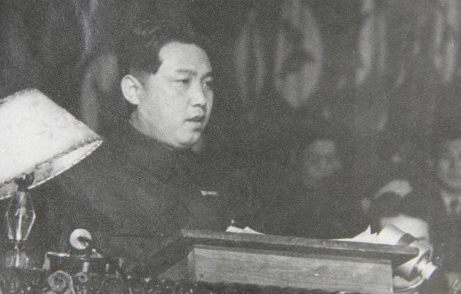 1950년 7월, 최고인민회의 제2차 회의 총결 연설 중인 김일성. [뉴시스]