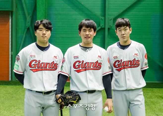 롯데 2021 신인 3인방 손성빈 김진욱 나승엽(왼쪽부터) | 롯데 자이언츠 제공