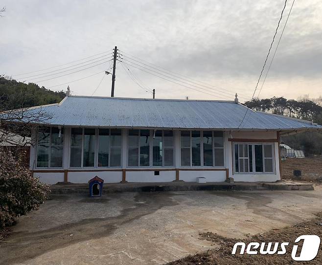 전북 고창군이 농어촌 지역에 흉물로 버려진 빈집을 새롭게 단장해 주거공간과 문화공간으로 탈바꿈 시키는 ‘희망하우스 빈집재생 프로젝트’를 추진한다. /© 뉴스1