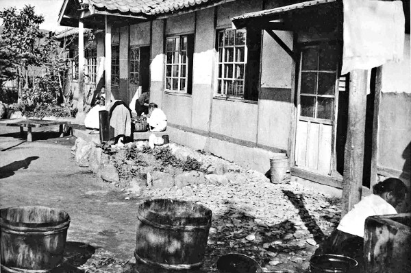 광주광역시 천혜경로원 1950년대(추정) 모습. 백범과 사진을 찍었던 그 아들이 현 원장이다.