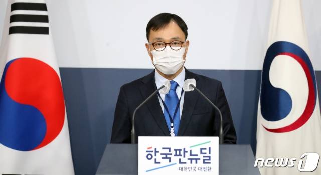 (서울=뉴스1) 김명섭 기자 = 최영삼 외교부 대변인이 5일 오후 서울 종로구 외교부청사에서 이란의 우리나라 선박 억류 등 정례브리핑을 하고 있다. 2021.1.5/뉴스1