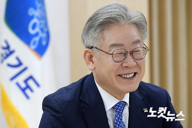 이재명 경기도지사가 지난 11월 17일 오후 경기도 수원시 경기도청에서 CBS노컷뉴스와 인터뷰를 하고 있다. 이한형 기자