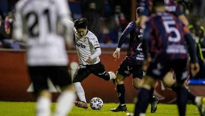 ▲ 이강인이 '주발' 왼발이 아니라 오른발로 골을 넣었다 ⓒ발렌시아