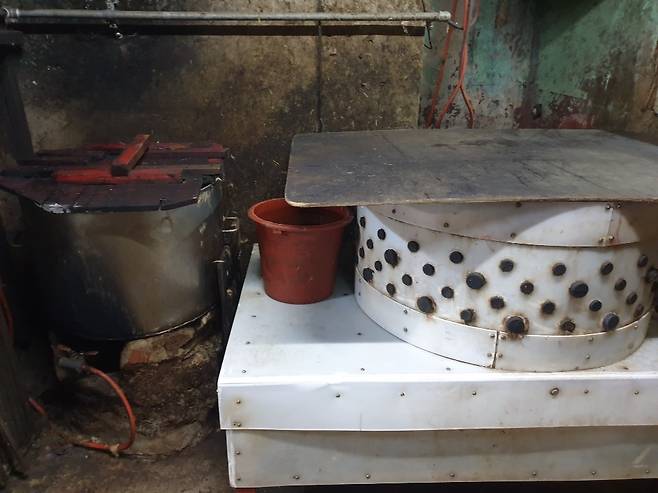 적발된 건강원 내부 [부산동물사랑길고양이보호연대 제공. 재판매 및 DB 금지]