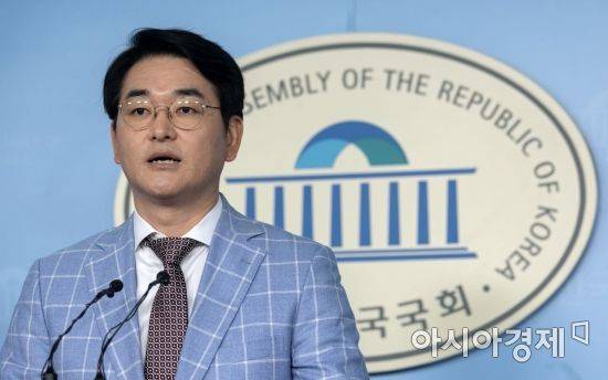 박용진 더불어민주당 의원이 2019년 9월23일 국회에서 '유치원 3법' 본회의 상정과 관련해 기자회견을 갖고 있다. 사립유치원 비리 근절을 위한 종합 대책을 담은 '유치원3법'(유아교육법·사립학교법·학교급식법 개정안)은 24일 본회의에 상정될 예정이다. 법안 발의 이후 11개월 만이다./윤동주 기자 doso7@