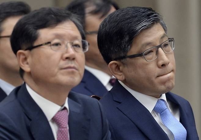 왼쪽 윤갑근 전 대구고검장 [사진=뉴시스]