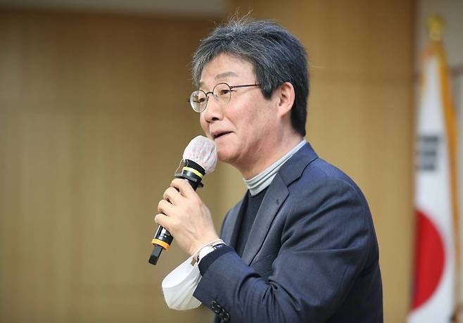 유승민 전 의원이 지난해 11월8일 서울 여의도 국회 의원회관에서 열린 청년정치학교 4기 졸업식에서 축사를 하고 있다. / 사진제공=뉴시스