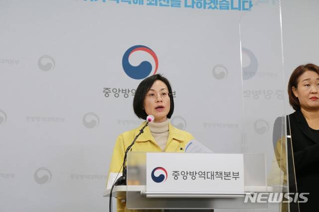 [서울=뉴시스]임숙영 질병관리청 중앙방역대책본부 상황총괄단장이 21일 충북 오송 질병관리청에서 신종 코로나 바이러스 감염증(코로나19) 브리핑을 열고 발언하고 있다. (사진=질병관리청 제공) 2020.11.21. photo@newsis.com