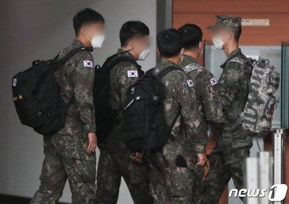 마스크를 쓴 군 장병들의 모습 /사진=뉴스1