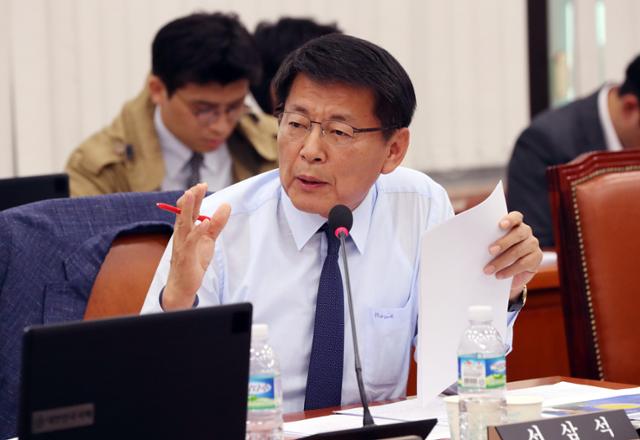서삼석(전남 영암·무안·신안) 의원이 지난 2018년 12월 산림청 국정감사를 통해 질의하고 있다.