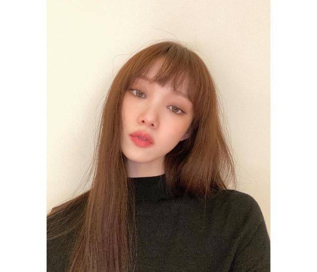 이성경이 화려한 미모를 자랑했다. 이성경 SNS 제공