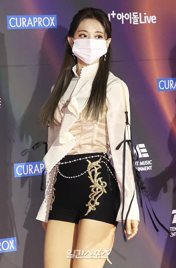 TZUYU of group TWICE poses at the 35th 2021 Golden Disk Awards with Curaprox digital record photo wall event held at KINTEX in Daehan-dong, Goyang-si, Gyeonggi-do on the afternoon of the 10th.35th 2021 Golden Disk Awards with Curaprox will be broadcast on JTBC, JTBC2 and JTBC4.Park Chan-woo 2021.01.10