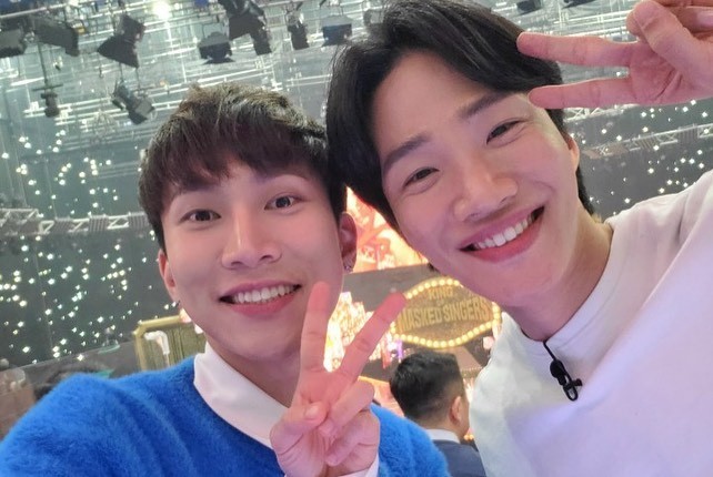 Actor and comedian Kim and heralded her performance in MBC King of Mask Singer.Kim and told the personal Instagram on January 10, Today is a couple dance with my dance student Yoon Hwa at King of Mask Singer.I was very pleased to meet you for the first time since the jump-and-roll bread, and I was glad to see you again, whether you believe or not. Kim and Kim in the photo are in a dance with Hong Yoon Hwa. The two people who boast of extraordinary chemistry are expecting to show their breath.Another photo featured Seo Eunkwang and Kim and Two shots, adding to the warmth of the two men, who were smiling and posing V.Meanwhile, King of Mask Singer, starring Kim and, will air today (on the 10th).