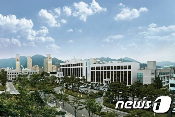 양산시가 오는 4월까지 소형음식점을 대상으로 음식물쓰레기를 무상 수거 한다. 사진은 양산시청 전경. © 뉴스1