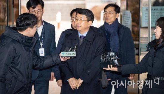 김석균 전 해양경찰청장(가운데)./강진형 기자aymsdream@