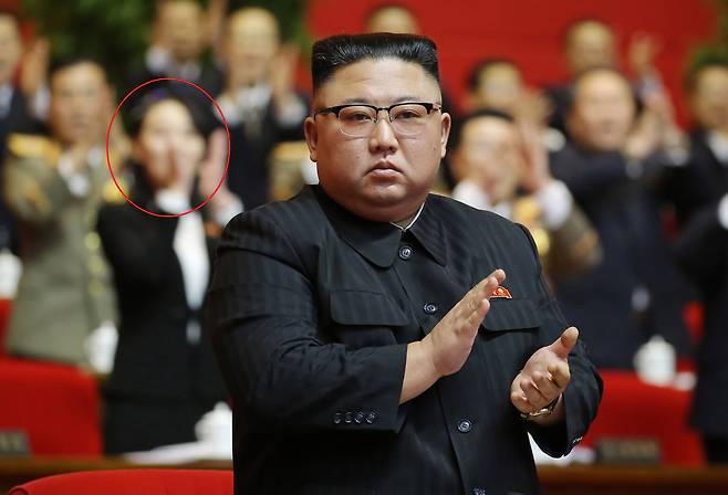 . 11일 조선중앙통신은 전날 열린 8차 당대회 6일 차 회의 내용을 전하며 "당 제8차 대회는 김정은 동지를 조선노동당 총비서로 높이 추대할 것을 결정한다"고 보도했다.  김여정은 주석단 2번째 줄에 참석해 있다./조선중앙통신 연합뉴스