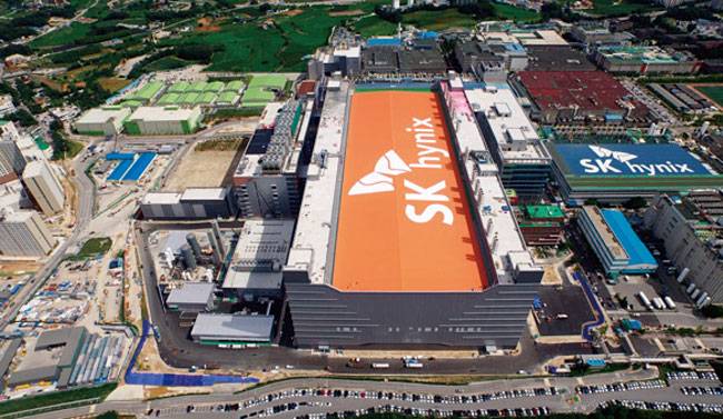 기아차의 신규 로고와 브랜드 슬로건. 사진 기아차