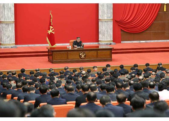 10일 북한 노동당 8차 당대회에 참석한 김정은 북한 노동당 위원장. 노동신문 캡처 뉴시스