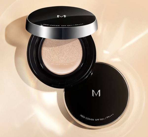 일본에서 히트를 친 뒤 국내에서 출시된 미샤의 '매직쿠션 네오커버'