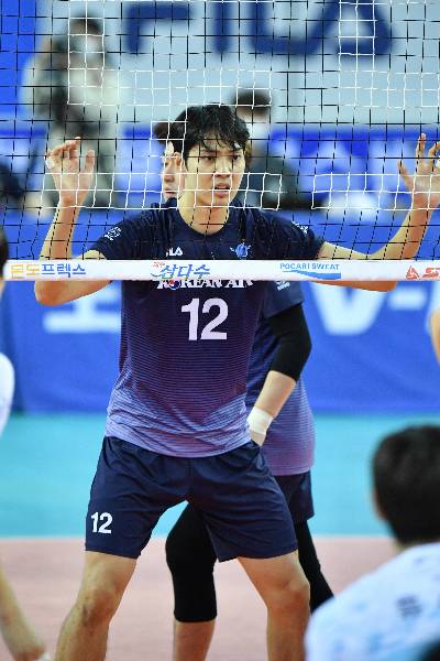 조재영은 최근 좋은 경기력 덕에 매 경기 상대의 공이 향하는 '길'을 읽는 눈까지 좋아졌다는 평가다. 한국배구연맹 제공