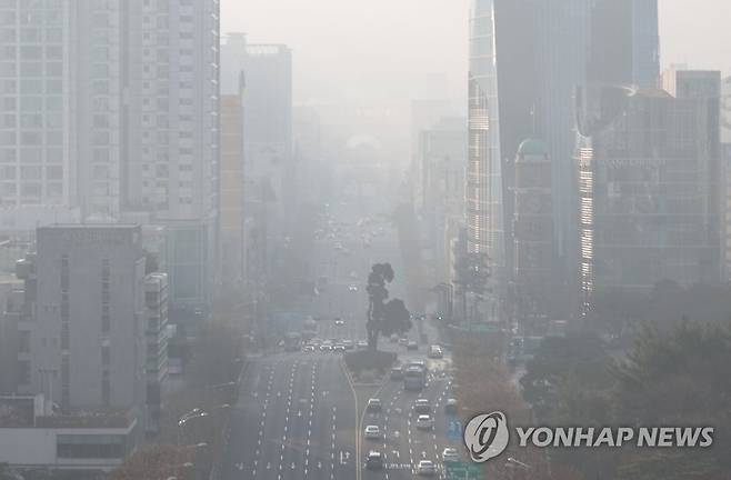 미세먼지 속 도심 [연합뉴스 자료사진]