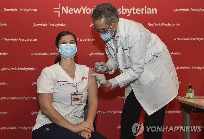 미국 뉴욕의 백신접종 [AP=연합뉴스 자료사진]