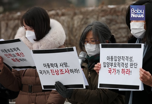 정선욱(가운데) 한국아동복지학회 회장은 "정치권 또한 이 사건을 정쟁의 도구로 삼지 말고 예산 등 실질적 지원에 힘을 보태야 한다"고 말했다. 최대성 기자 ⓒ베이비뉴스