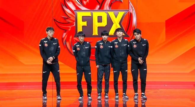 FPX가 2021 LPL 스프링 2주 2일차 1경기에서 OMG를 상대로 2대0 완승을 거뒀다(사진=LPL 공식 유튜브 캡처).