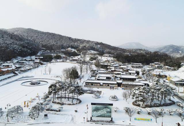 장성 황룡면의 종합휴양시설 '홍길동테마파크'. 한옥 숙박시설, 야영장 등을 갖추고 있다.