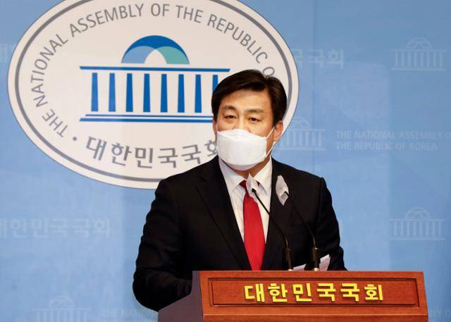 서울시장 예비후보인 김선동 국민의힘 전 의원이 12일 국회에서 부동산 정책 공약을 발표하고 있다. 연합뉴스