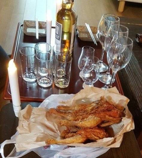 치킨과 위스키. [사진 김대영]